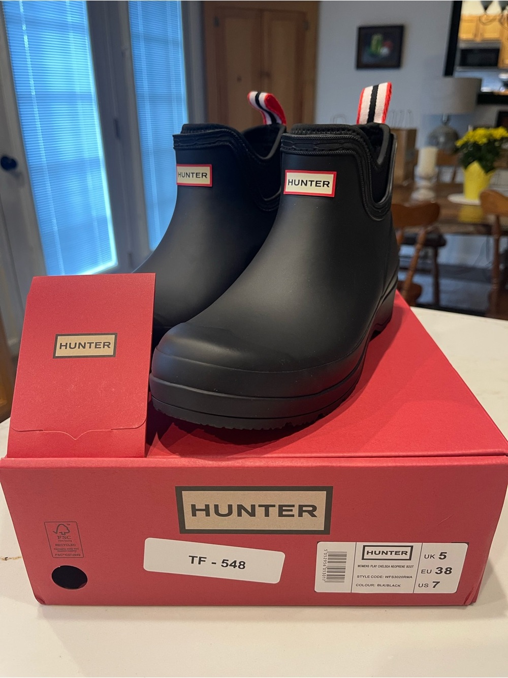 Hunter Ladies Chelsea Rain Boot with Red-White Heel Tabs Size 7 NEW IN BOX!